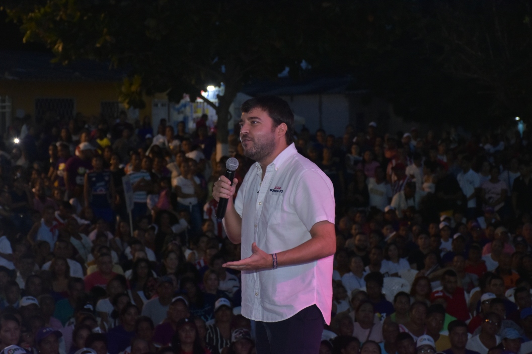 El candidato Jaime Pumarejo en el barrio 7 de Abril.