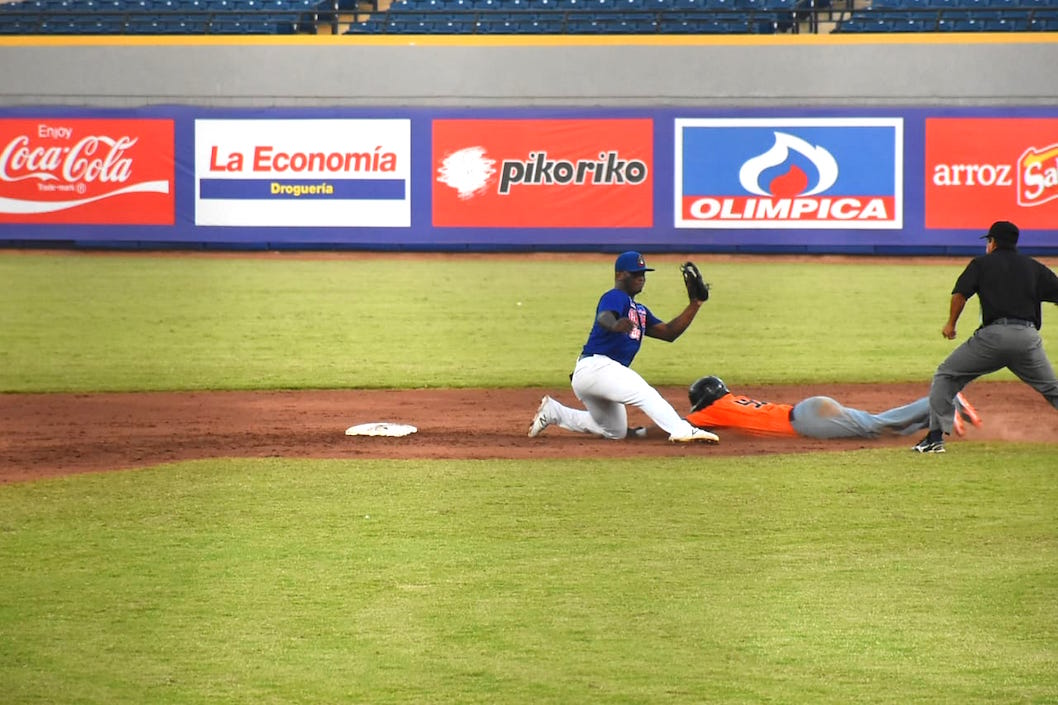 Dilson Herrera pone en out a un corredor de Gigantes.