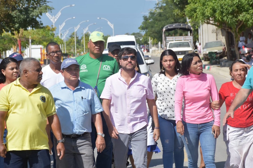 Recorriendo las obras viales en el barrio La Paz.