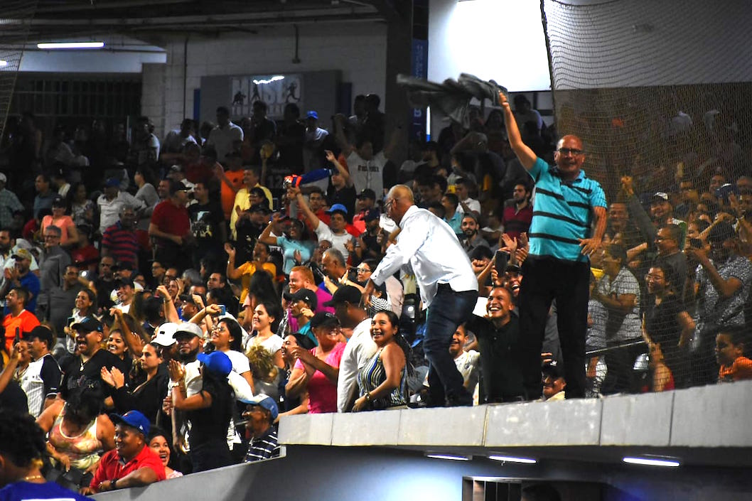 El público vivió una locura en la mejor entrada de la temporada.