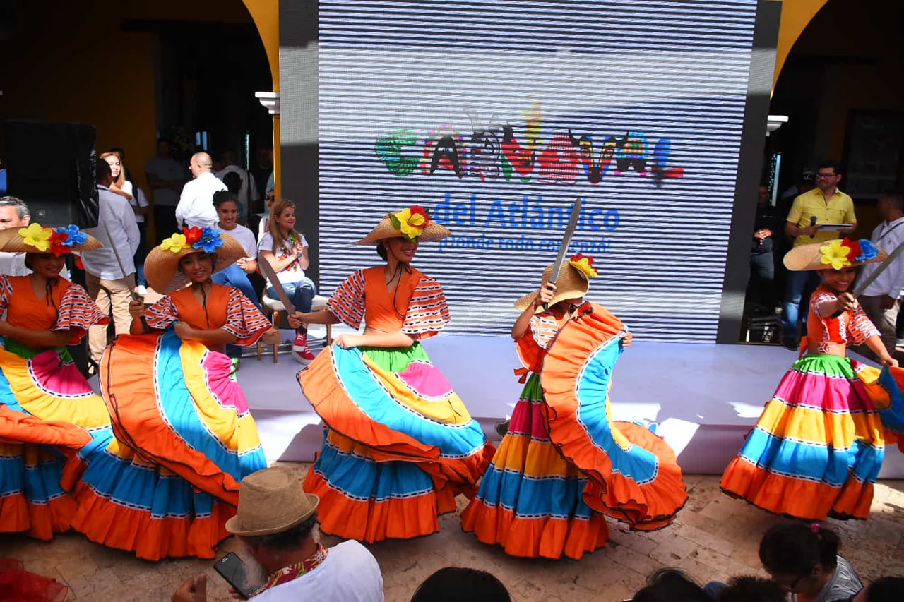 Las farotas hicieron parte del lanzamiento.