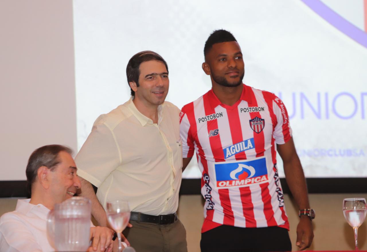El presidente del Junior, Antonio Char y el delantero Miguel Ángel Borja.