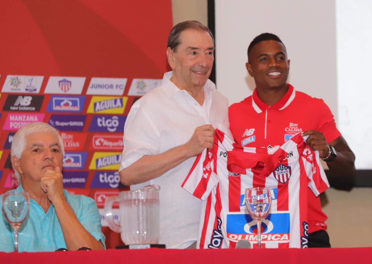 El máximo accionista del equipo, Fuad Char y el lateral derecho Fabián Viáfara.