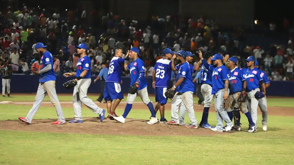 Vaqueros celebran tras el segundo triunfo.