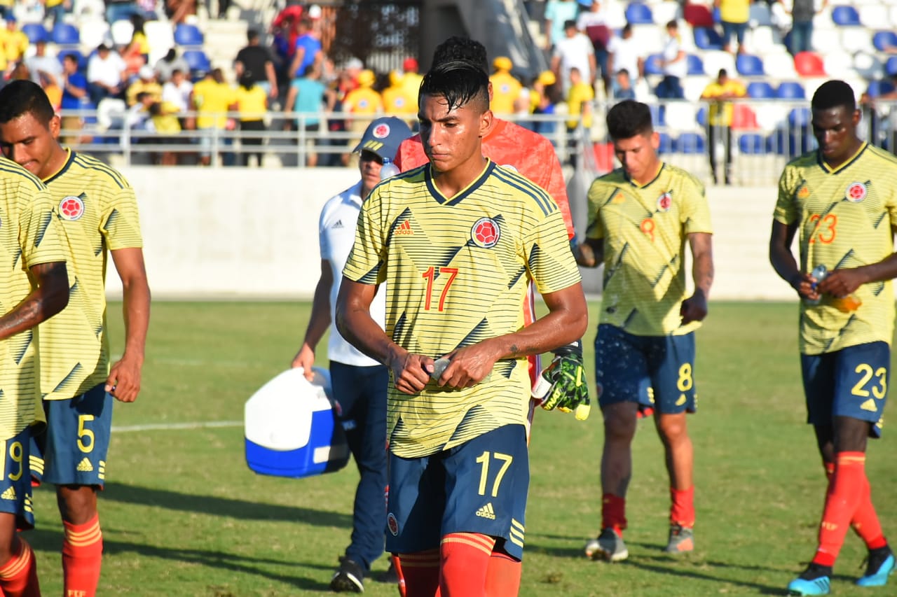 El lateral izquierdo Gabriel Fuentes cometió un penalti infantil en el primer tiempo.