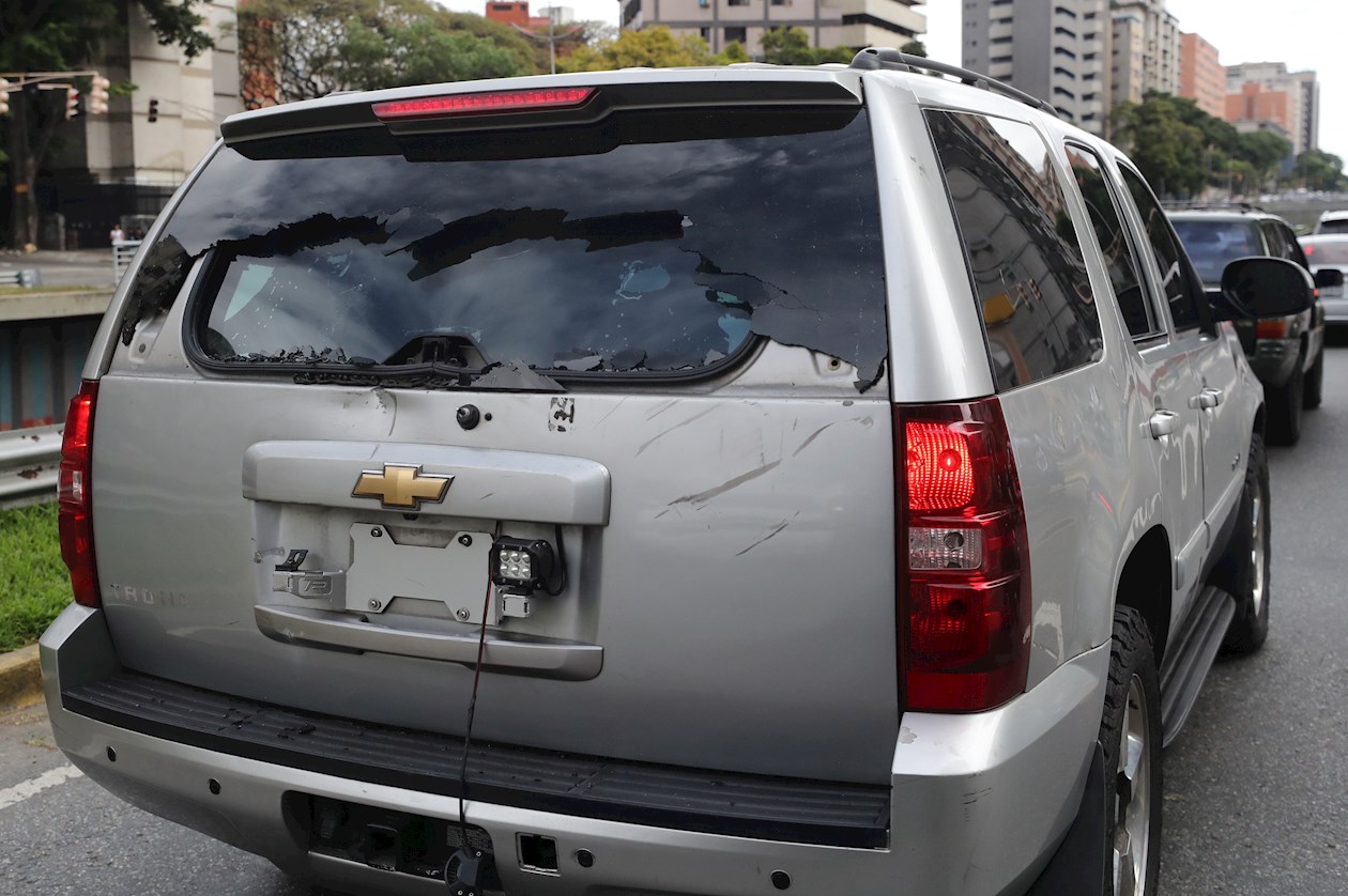 Así quedó una de las camionetas de los opositores.