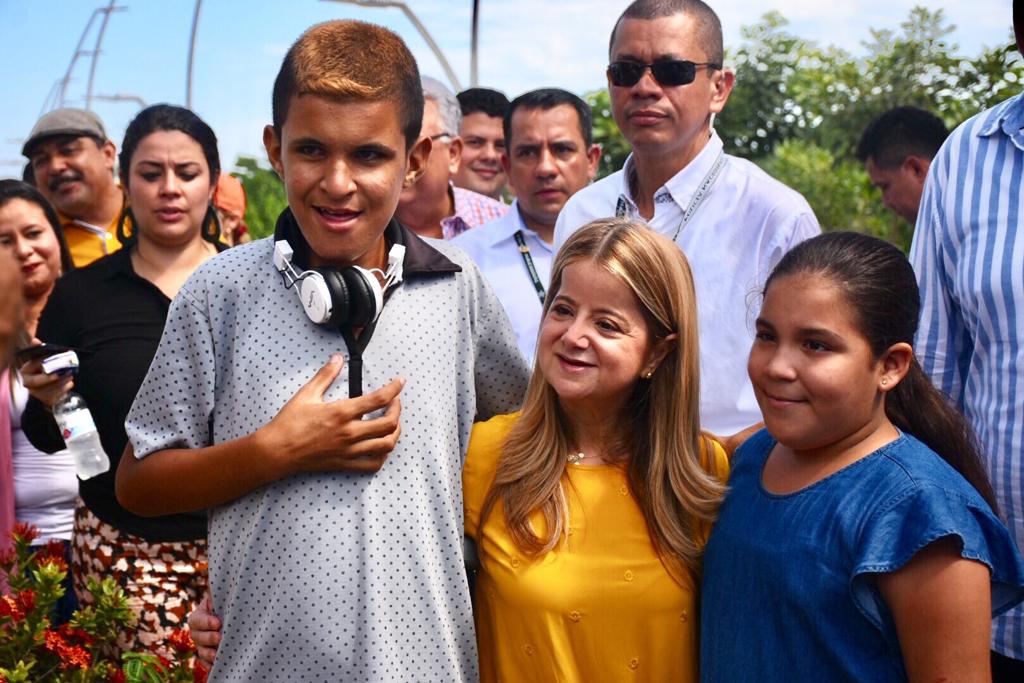 Un menor agradeciendo el apoyo de la Gobernadora Elsa Noguera.