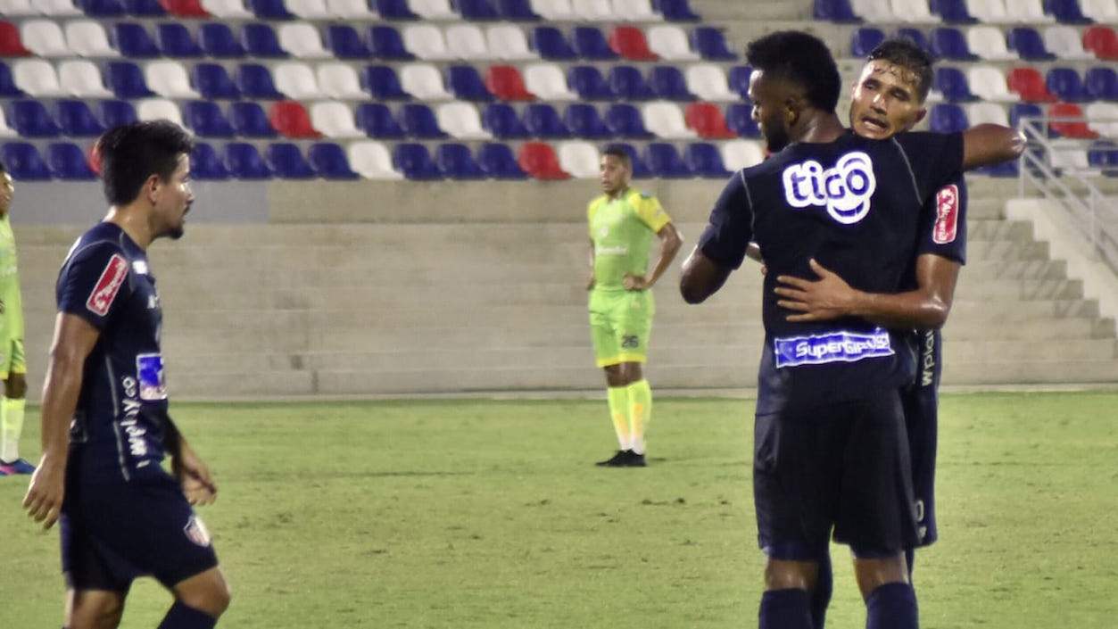 Miguel Ángel Borja celebrando el primer gol.