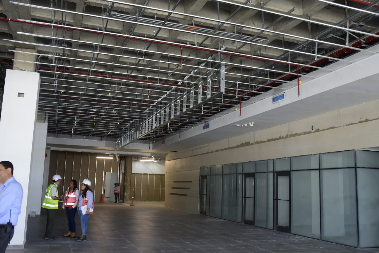 Obras de remodelación del aeropuerto Ernesto Cortissoz.