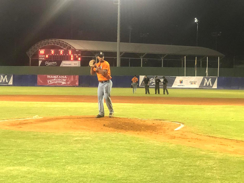 Will Changarotty, lanzador abridor de Gigantes de Barranquilla, y también el perdedor del juego.