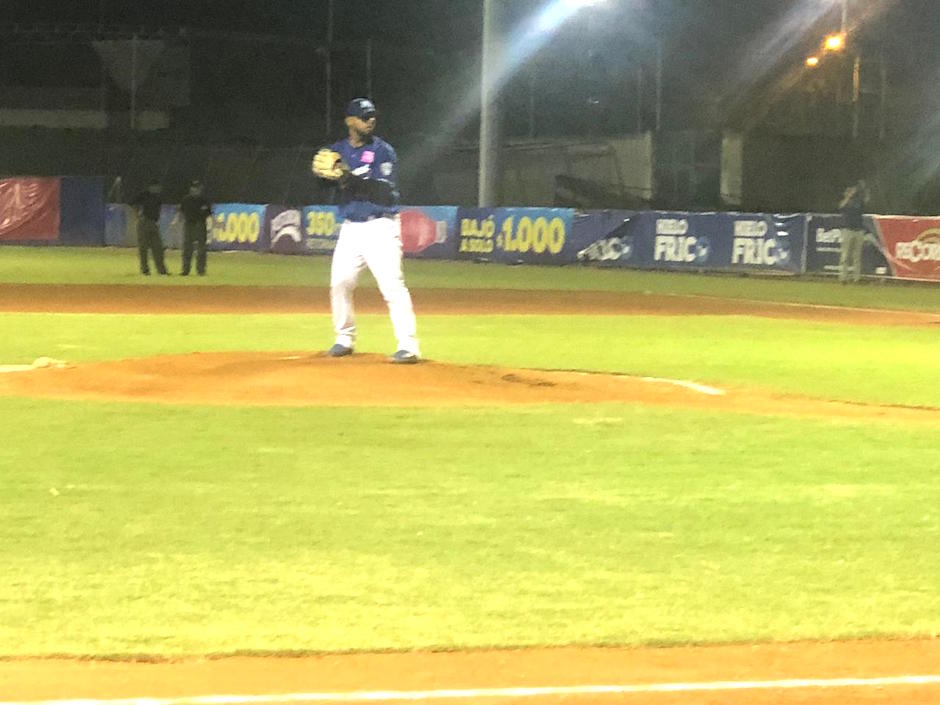 Anthony Vizcaya, pitcher inicialista de Vaqueros de Montería, y ganador del partido.