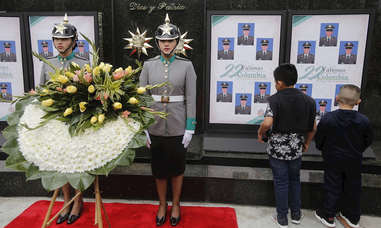 Homenaje a los 22 cadetes muertos en atentado a la Escuela General Santander.