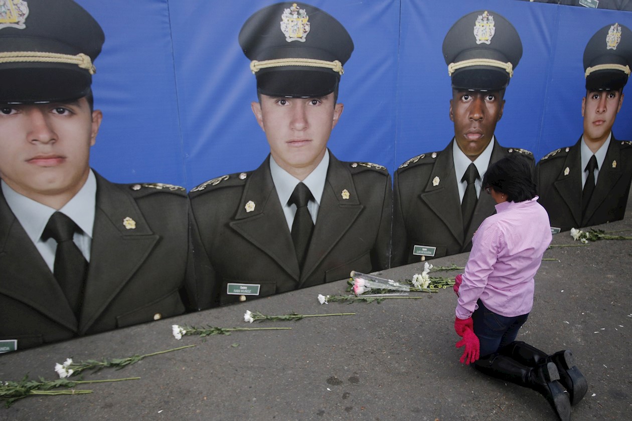 Homenaje a los 22 cadetes muertos en atentado a la Escuela General Santander.