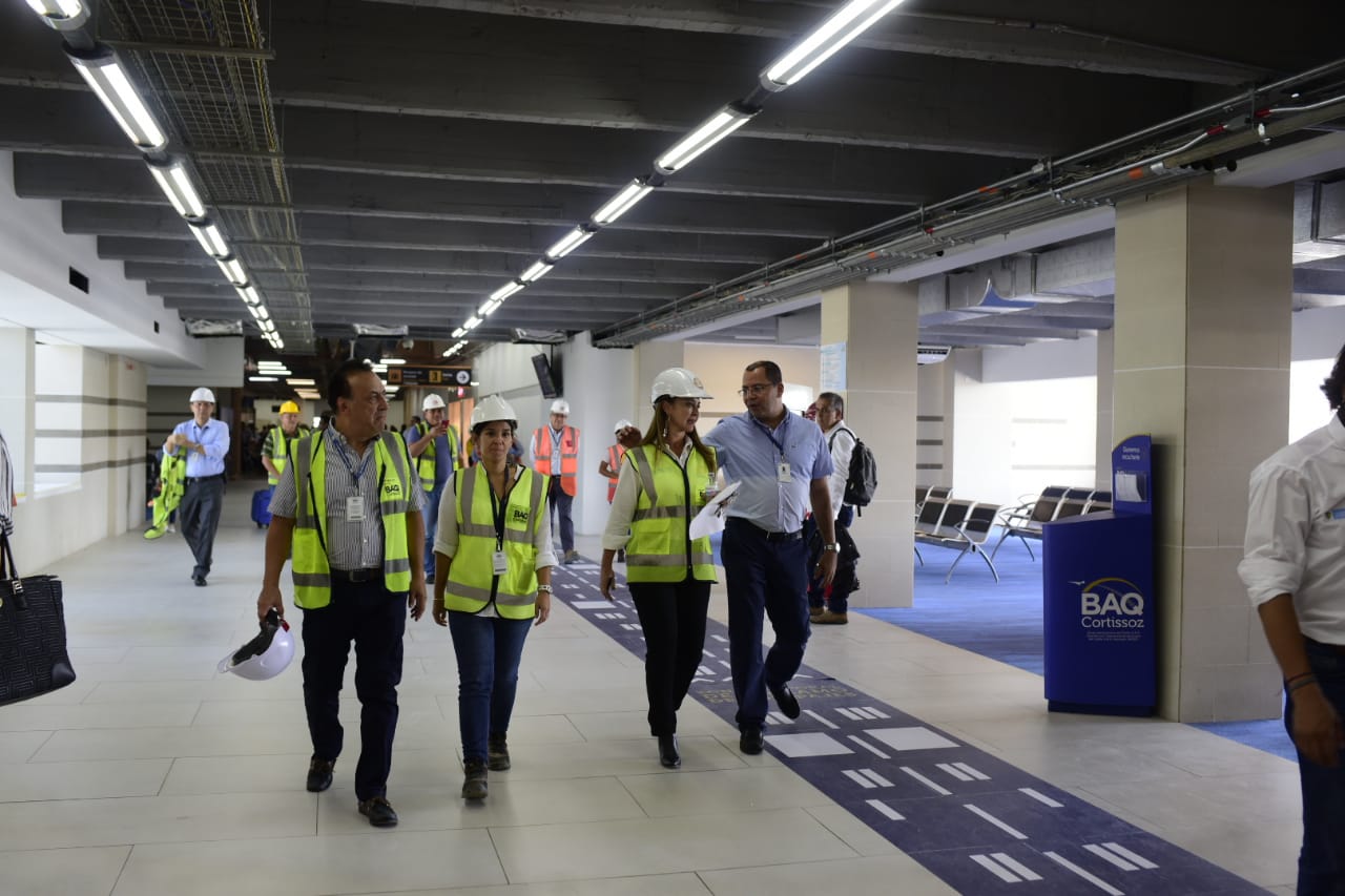 Recorrido de directivos de la ANI en las obras del aeropuerto.