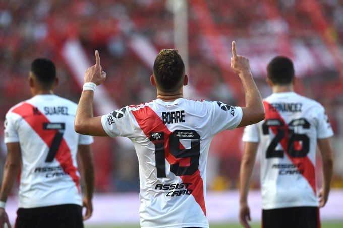 Rafael Santos Borré celebrando.