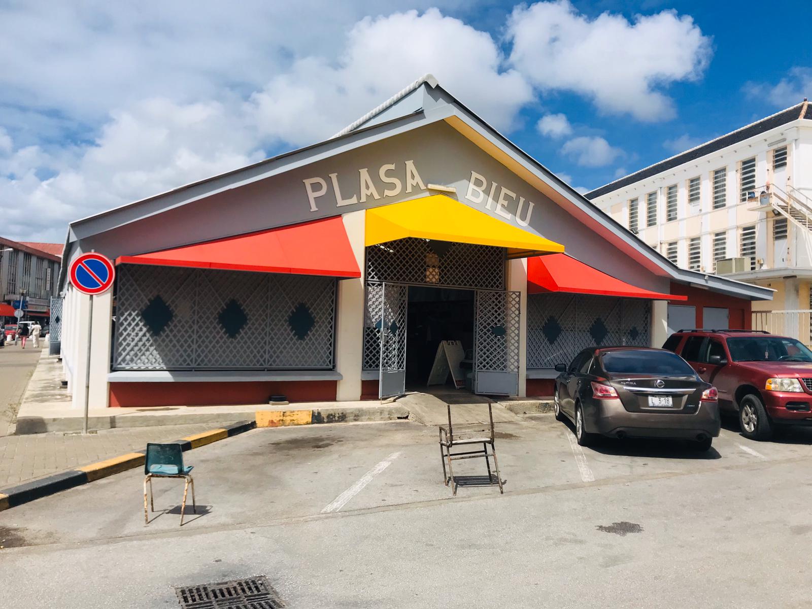 Plaza Bieu para quienes buscan la auténtica comida curazoleña.