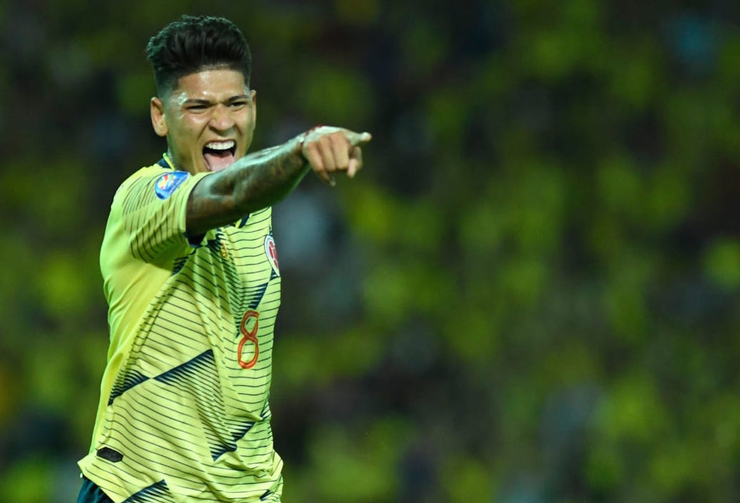 Jorge Carrascal celebrando el segundo gol de los colombianos.