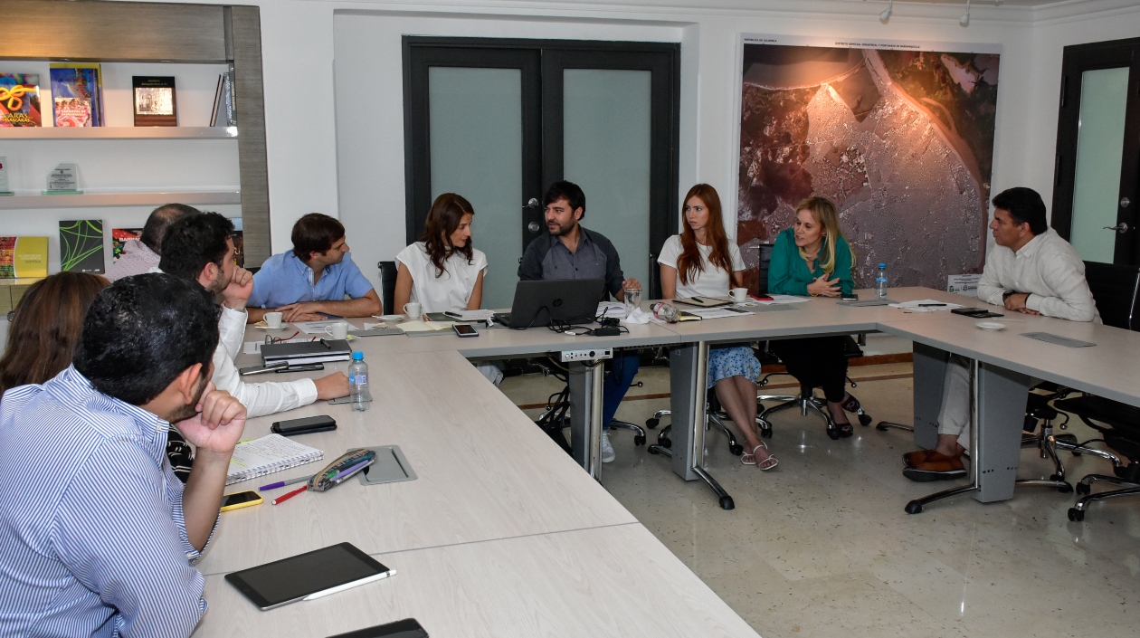 Reunión del Alcalde Jaime Pumarejo con la directora del ICBF, Juliana Pungiluppi.