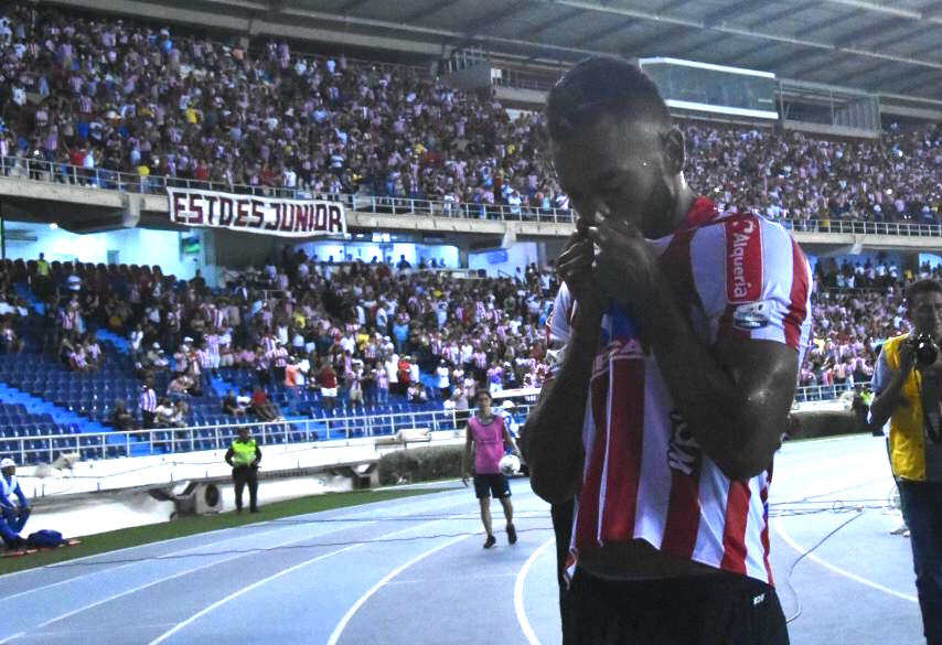 Miguel Ángel Borja en la celebración del primer gol 'tuburón'.