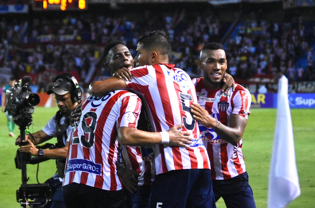 Festejo 'tiburón' del segundo gol.