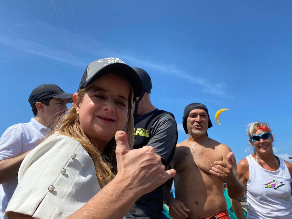 La mandataria durante su visita a Salinas del Rey.