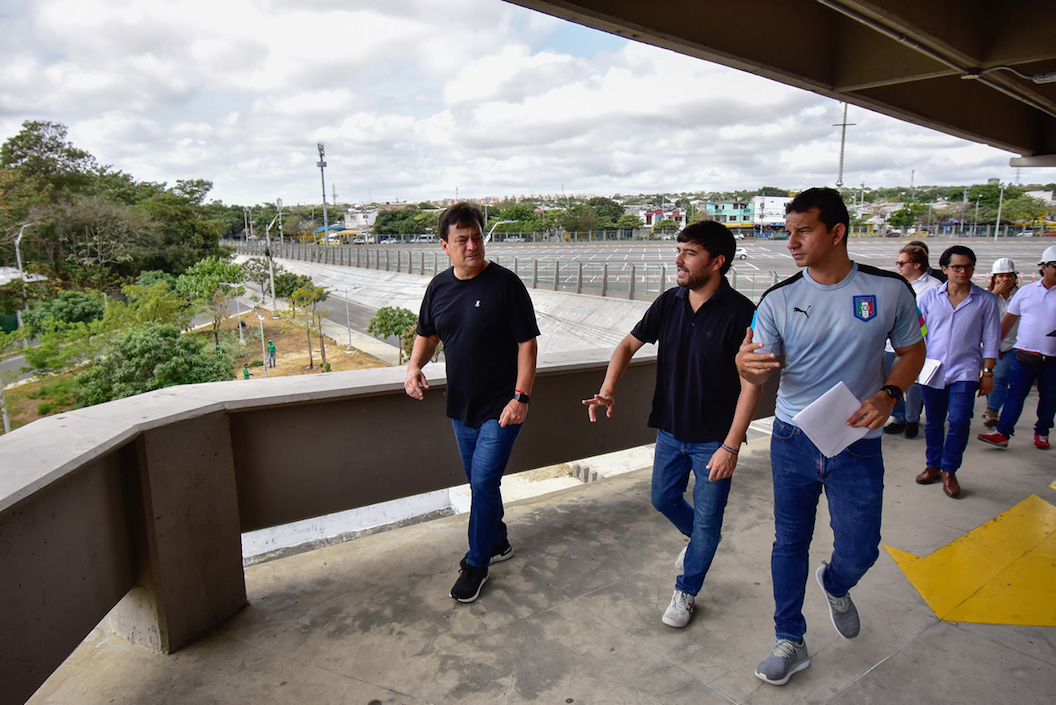 Recorriendo las rampas de acceso a las tribunas.