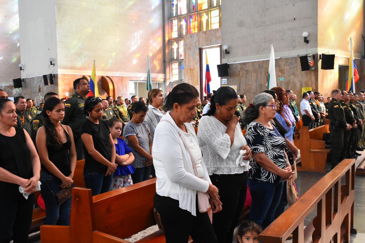 Familiares de los policías fallecidos.