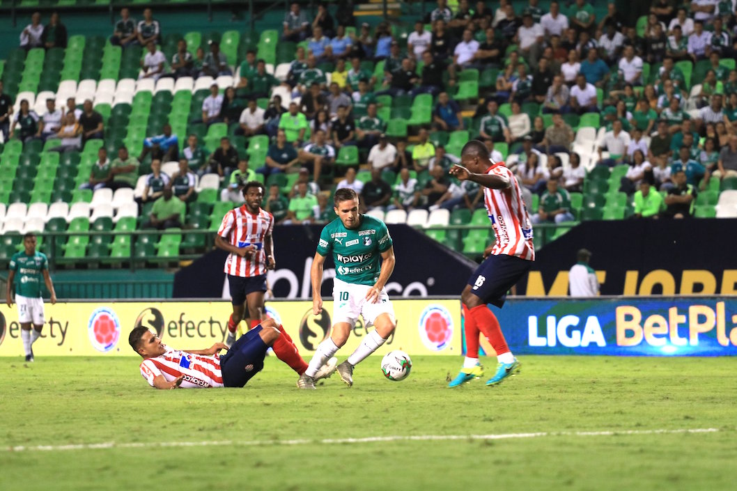 Agustín Palavecino enfrentando la marca de Germán Mera.