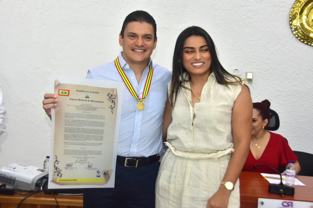 El rector con la Concejal Heidy Barrera.