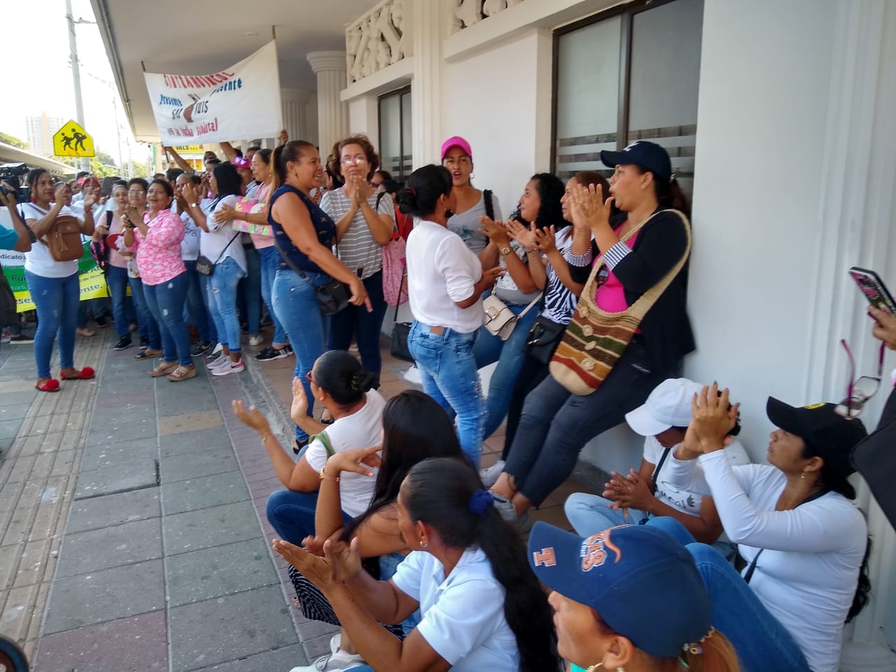 Madres protestas en el ICBF.