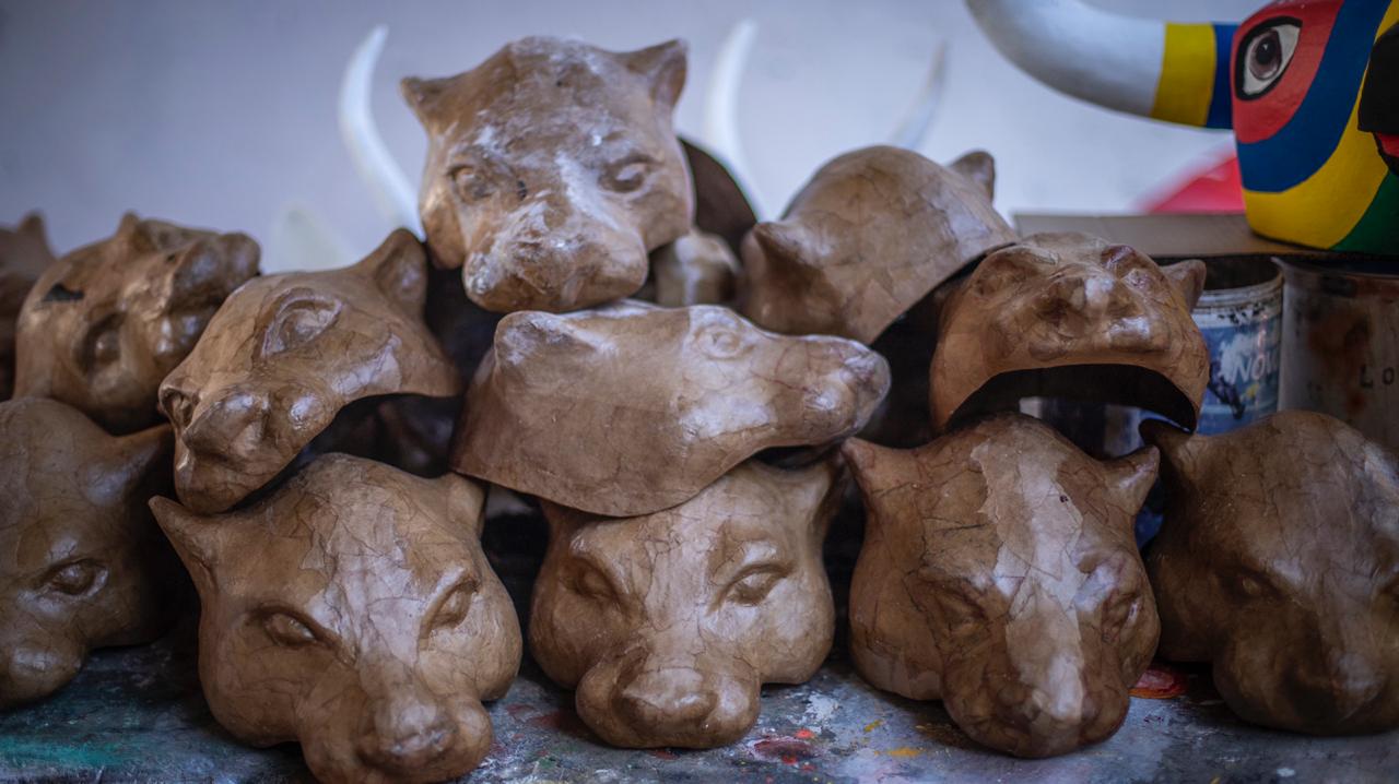 Máscaras durante el proceso de elaboración.