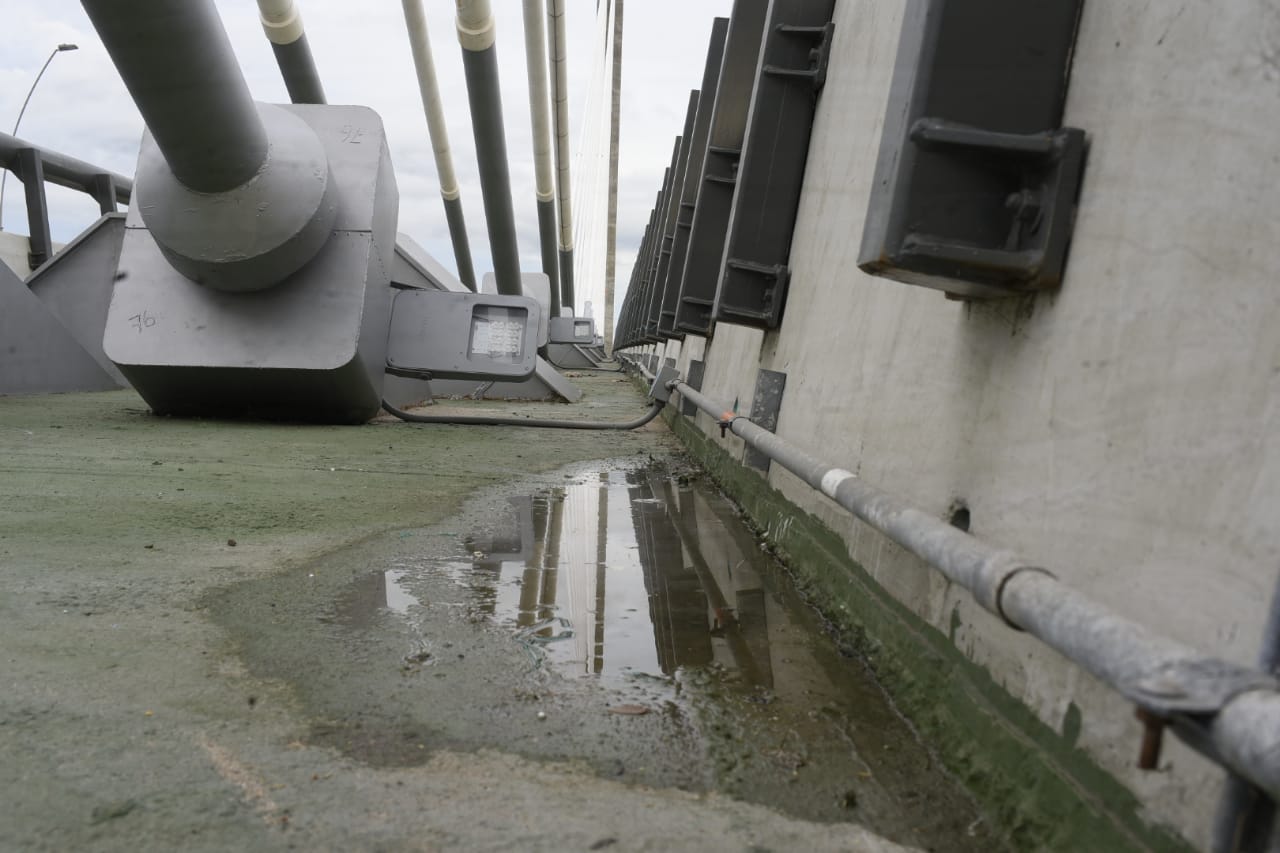 Por sectores el puente da la apariencia de un mal estado.