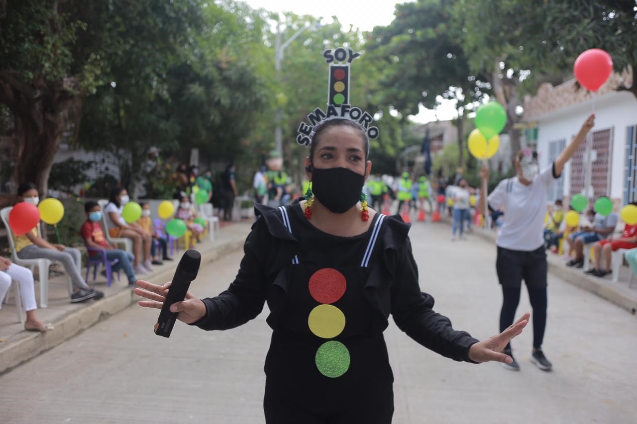 El semáforo, también acompañó la jornada en Las Flores.