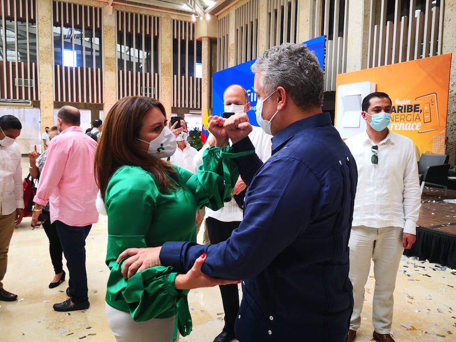 El Presidente Iván Duque y la Superintendente Natasha Avendaño, saludando la llegada de los nuevos operadores.