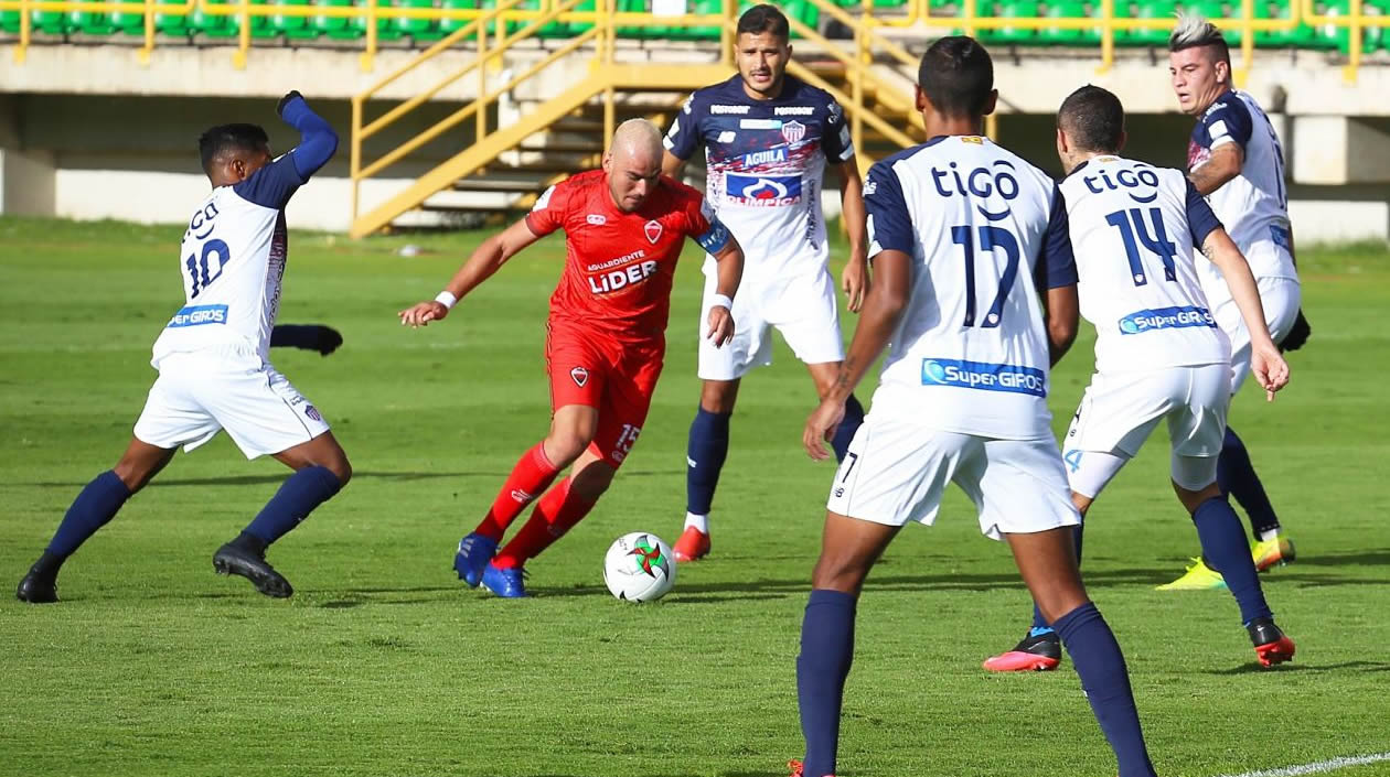 Maicol Medina intenta superar la marca juuniorista.