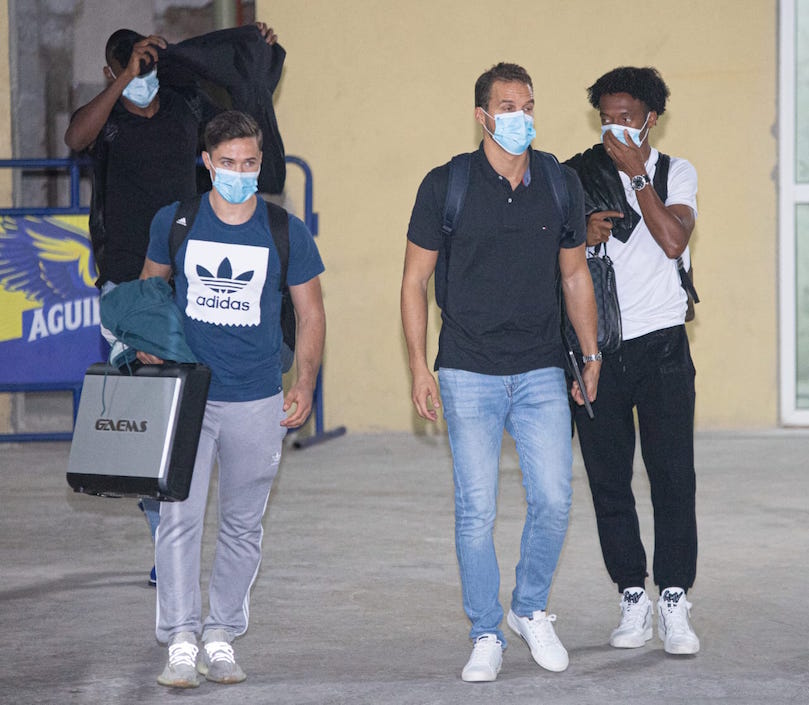 Llegada de los convocados a la concentración.