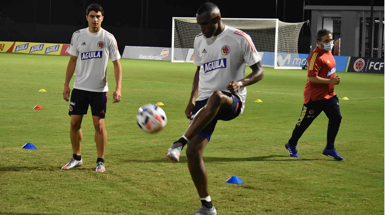 El grupo entrenando.
