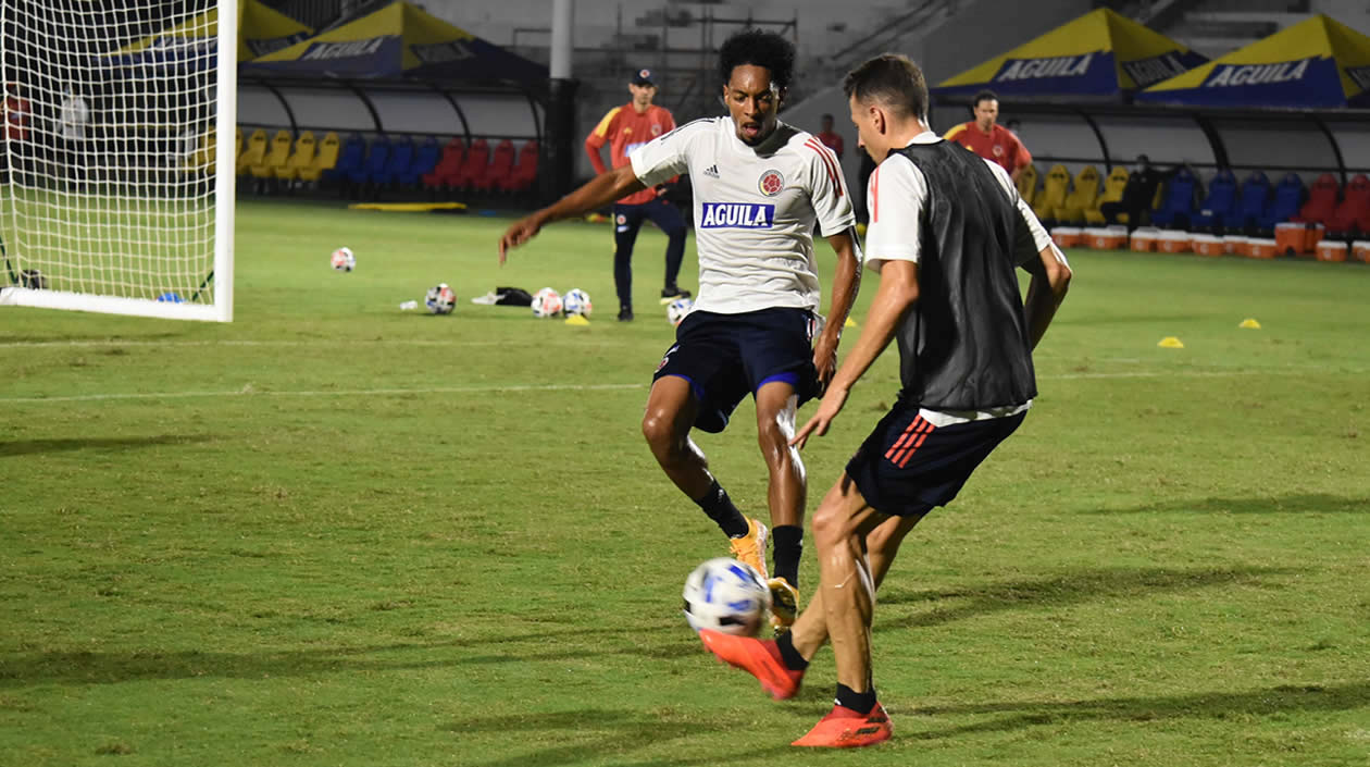 El grupo entrenando.