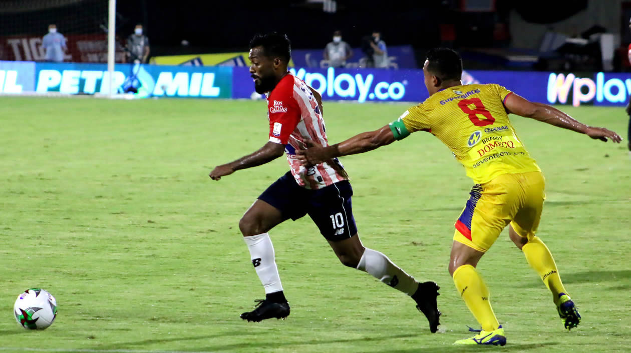 Luis 'Cariaco' Gonzalez superando la marca de Camilo Ayala.