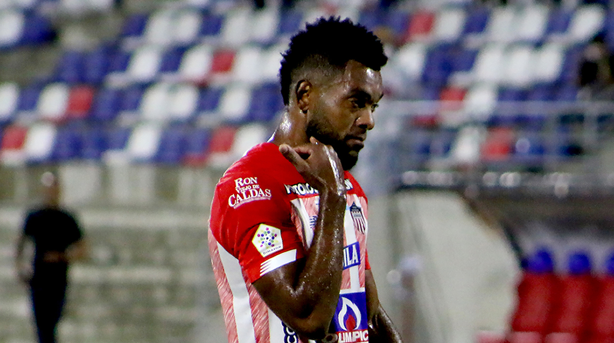 La decepción de Miguel Ángel Borja al final del partido.