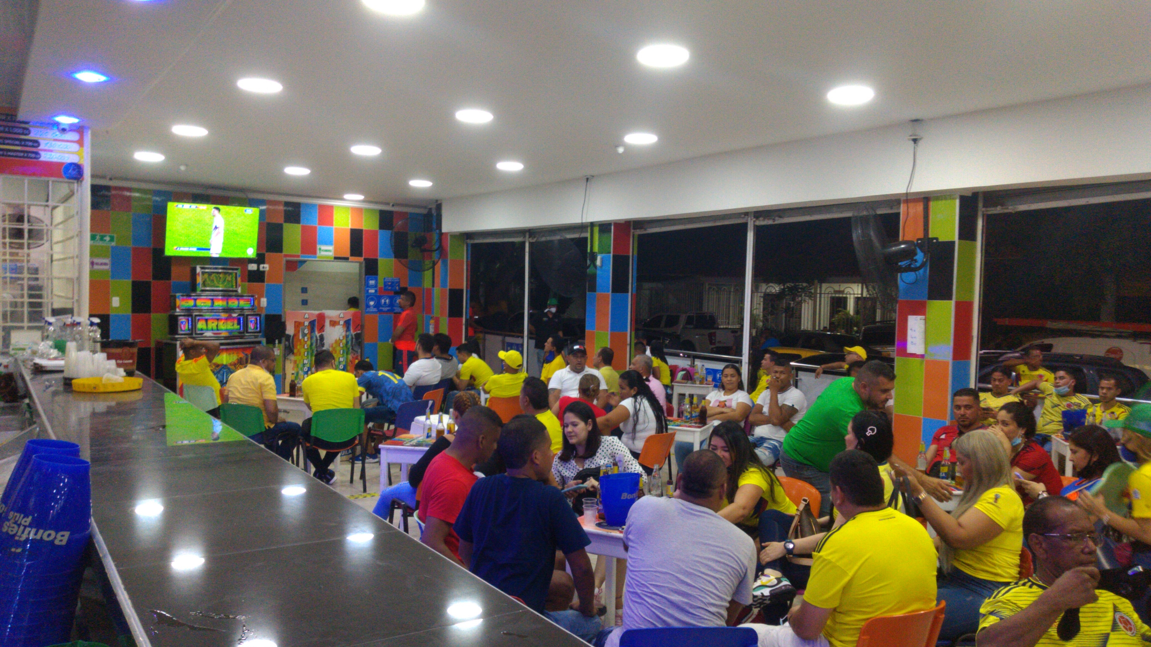 Las camisetas amarillas abundaron 'Donde Argel'