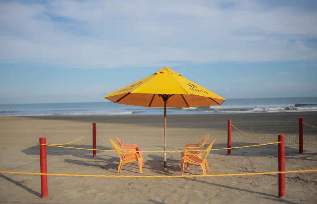 Así están los módulos dispuestos en la playa biosegura de Bocagrande.