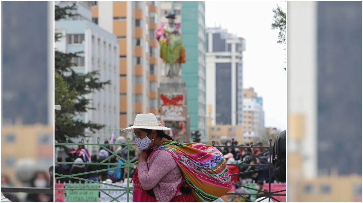 Uno de los carteles decía: “ni Jeanine por ser mujer, ni Isabel con su poder, representan para las mujeres libertad y placer”.