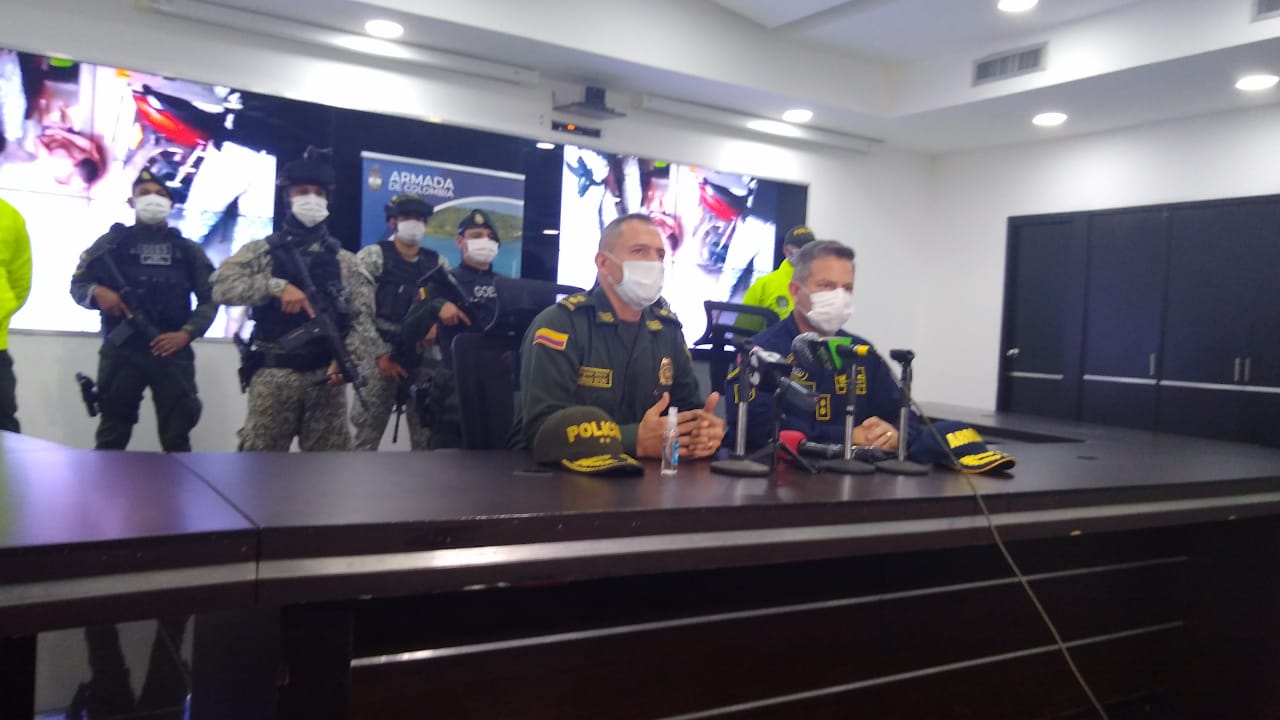 General Mariano Botero Coy, comandante de la regional 8 de la Policía Nacional; y Contralmirante Juan Ricardo Rozo Obregón, comandante Fuerza Naval del Caribe