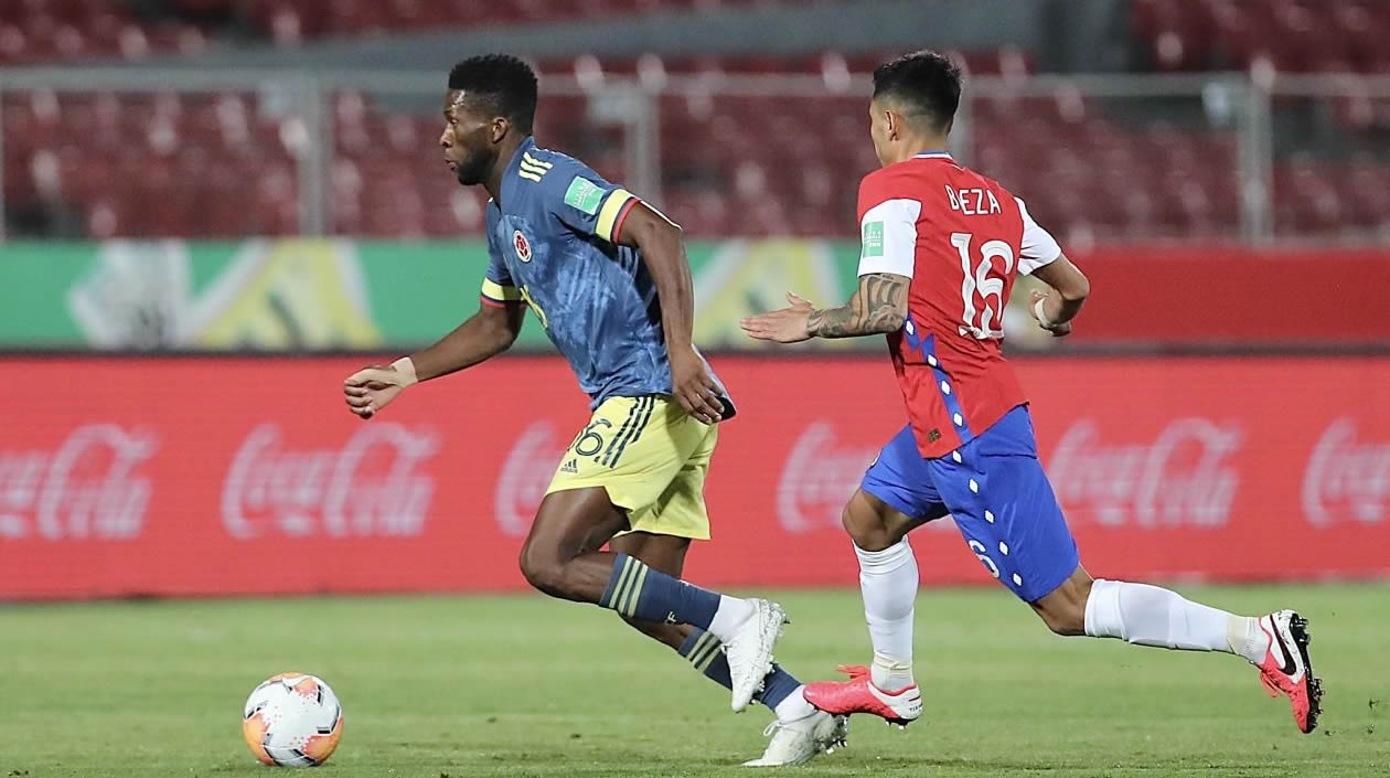 Claudio Baeza superado por el ataque colombiano.