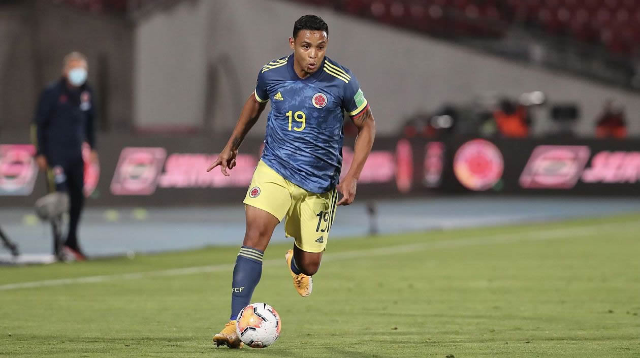 Luis Fernando Muriel en jugada ofensiva.