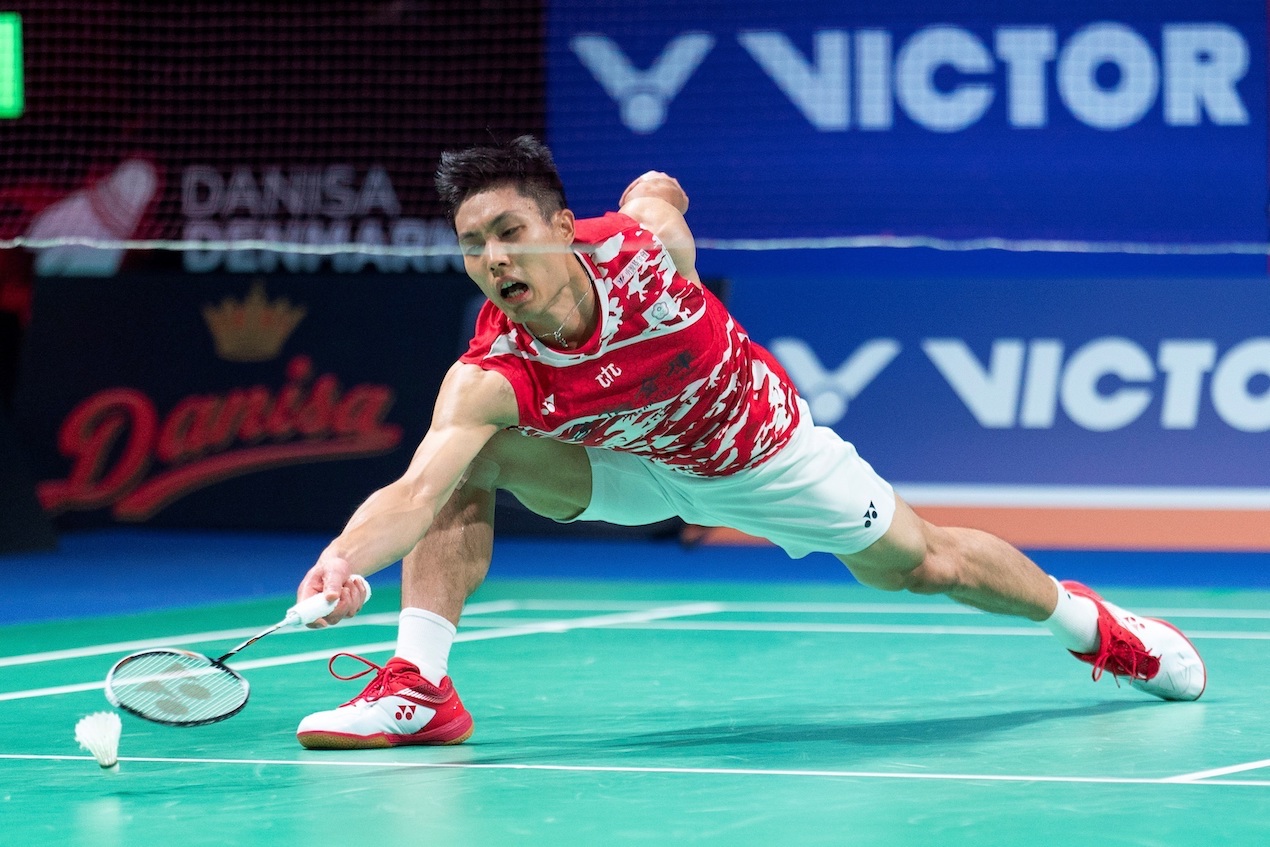 Bádminton Danisa Abierto de Dinamarca. Chou Tien Chen de Chinese Taipei en acción durante su partido de semifinales de individuales masculinos contra Anders Antonsen de Dinamarca.