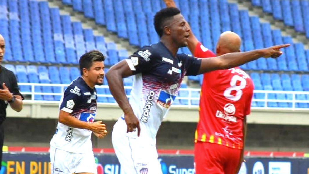 Dany Rosero celebrando el segundo gol del Junior en el 'Hernán Ramírez Villegas'.