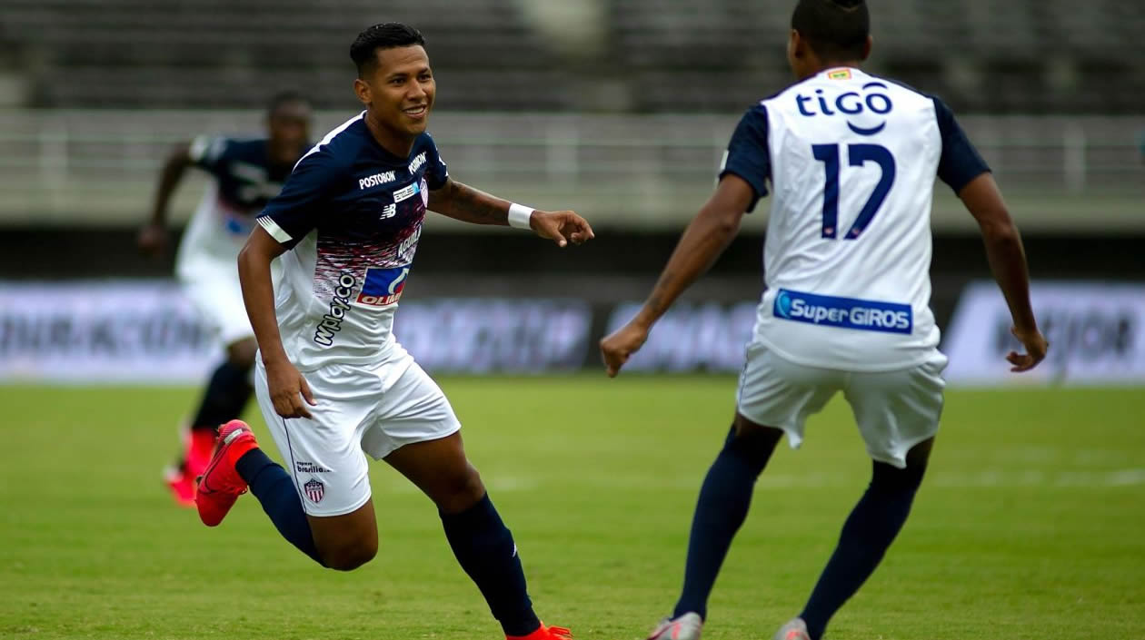 James Sánchez abrió el marcador, muy temprano. 