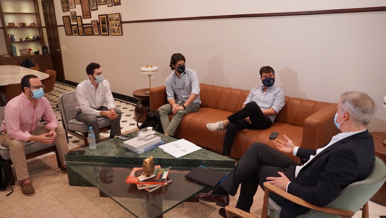 Alcaldía de Barranquilla Reunión de Alcalde Jaime Pumarejo, funcionarios y el embajador de Dinamarca, Erik Høeg.